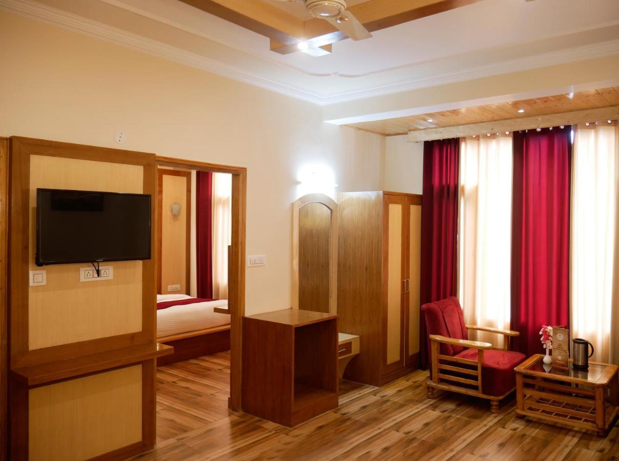 New Ambika International Mall Road Hotel Manāli Exterior foto