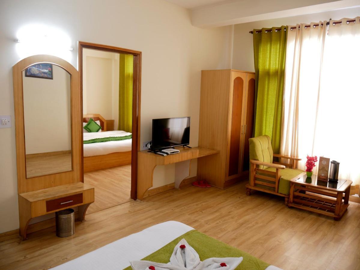New Ambika International Mall Road Hotel Manāli Exterior foto