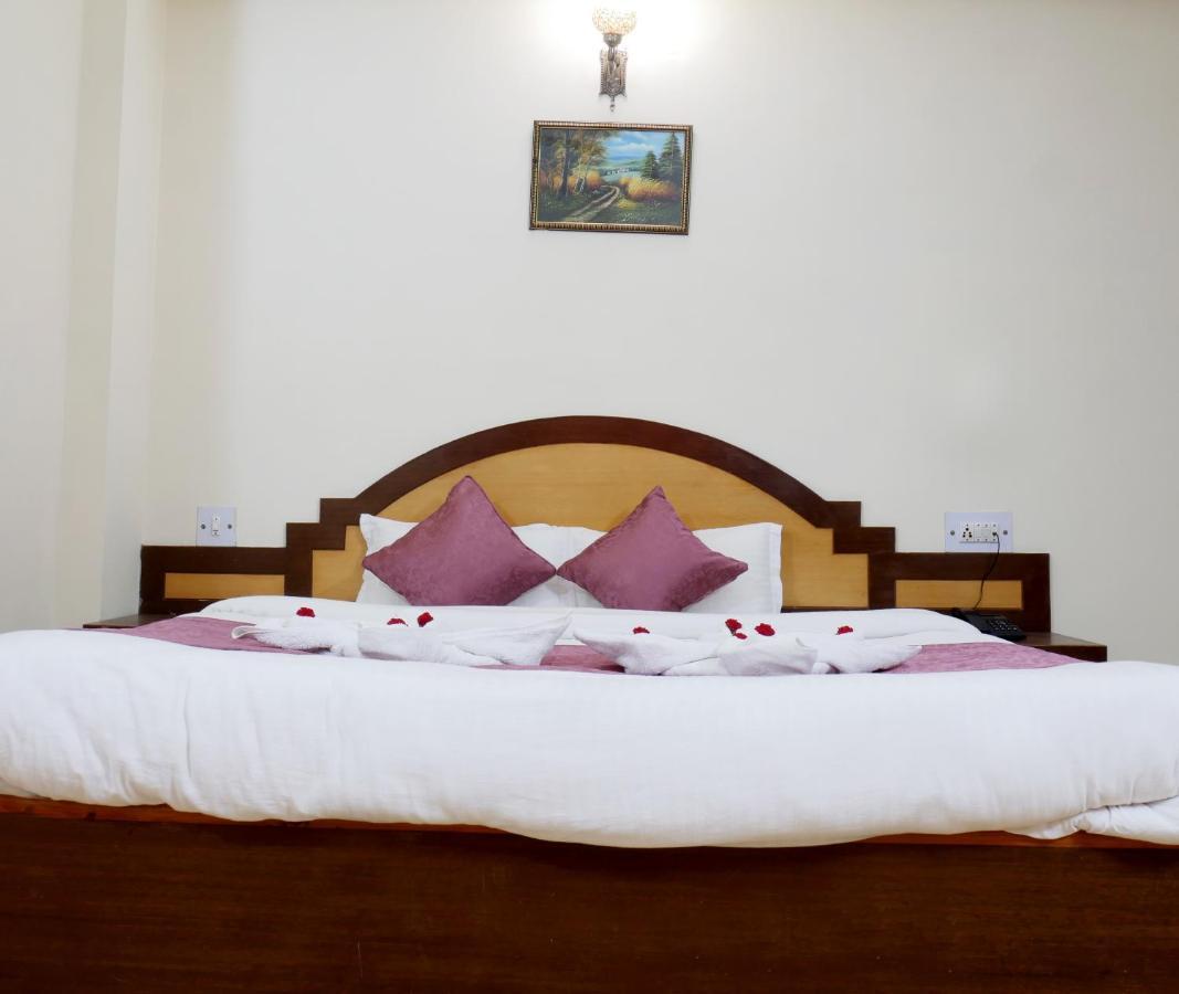 New Ambika International Mall Road Hotel Manāli Exterior foto