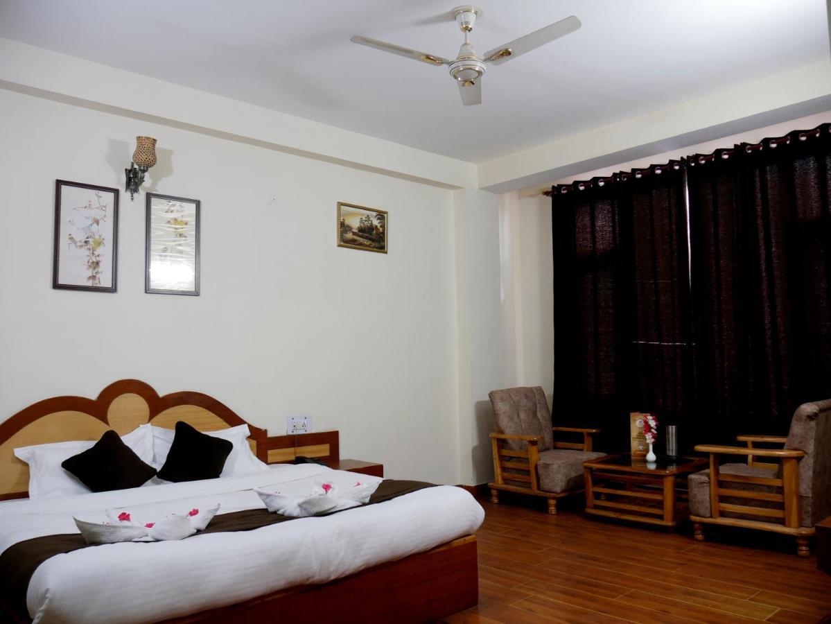 New Ambika International Mall Road Hotel Manāli Exterior foto