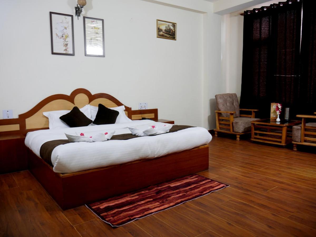 New Ambika International Mall Road Hotel Manāli Exterior foto