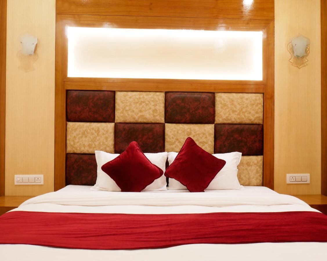 New Ambika International Mall Road Hotel Manāli Exterior foto